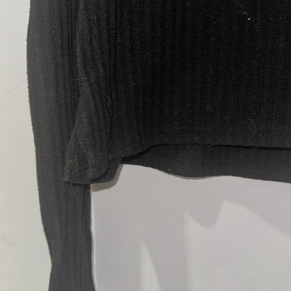 Boxy Cropped Ribbed Turtleneck - Picture 4 of 4